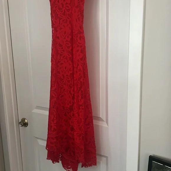 Size 12 red lace dress with v-neck - Picture 3 of 4